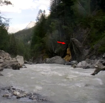 La flèche indique le piton rocheux qui signale l'arrivée du passage 6. Débarquement RG imminent!